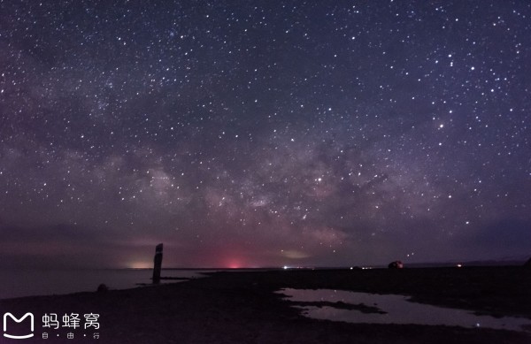 深夜星空下的冥想，与自然节奏的深邃连接